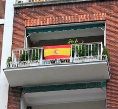 Banderas en balcones