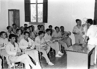 Alumnos en un aula de la antigua Escuela de Educación Física
