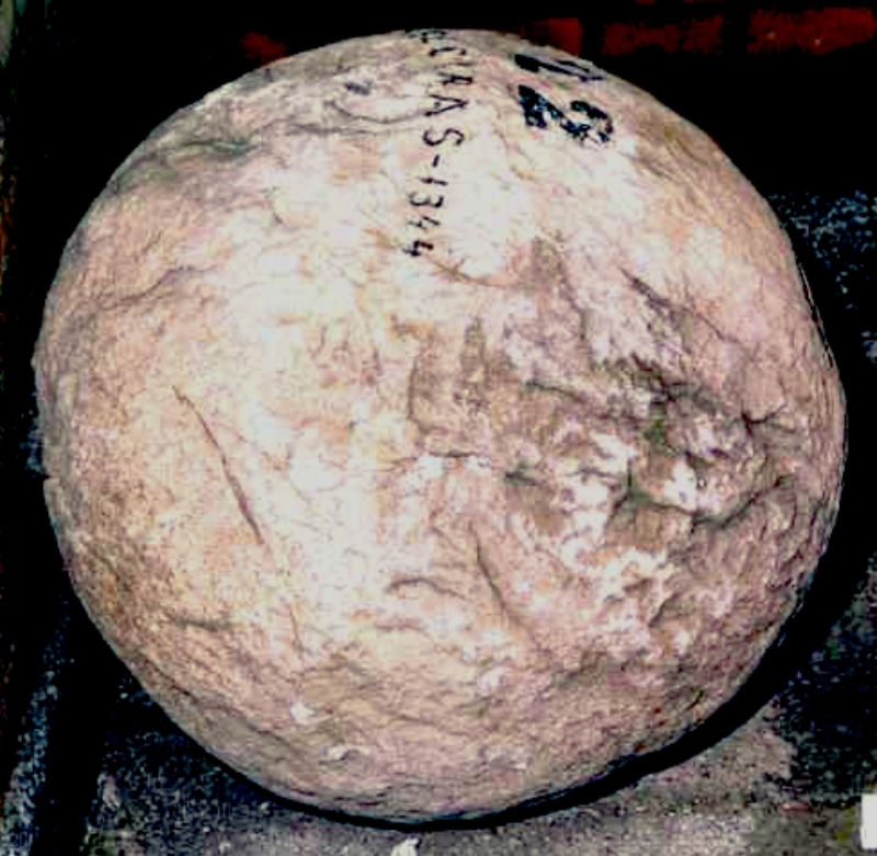 Bolaño en piedra labrada procedente de la conquista de Algeciras. Siglo XIV. Diámetro: 55 cm. Museo del Ejército.