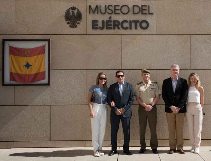 El vicepresidente de la República de Brasil, Hamilton Mourao, y una delegación de 20 personas, fueron recibidos por el General Director del Museo del Ejército, que les acompañó en la visita que hicieron a la Exposición Permanente.