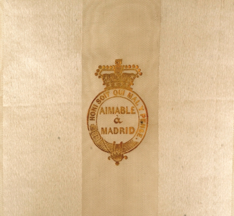 Sello de la sombrerería Aimable -Madrid- con el lema de la Orden de la Jarretera Británica. En el forro del sombrero