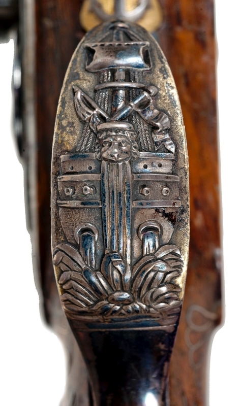 Los elementos decorativos navales identifican a esta pistola-joya como destinada a un marino de cierta relevancia. Museo del Ejército